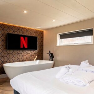 Waters edge retreat netflix and slipper bath