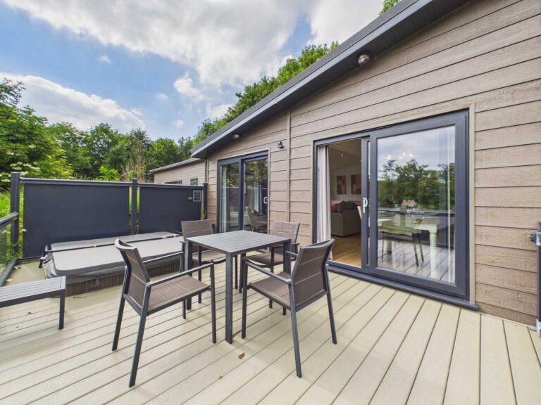 Prestige Hampton – Front Facing Lounge